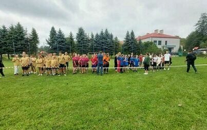 Zdjęcie do Gminne sztafetowe biegi przełajowe dla uczni&oacute;w szk&oacute;ł podstawowych